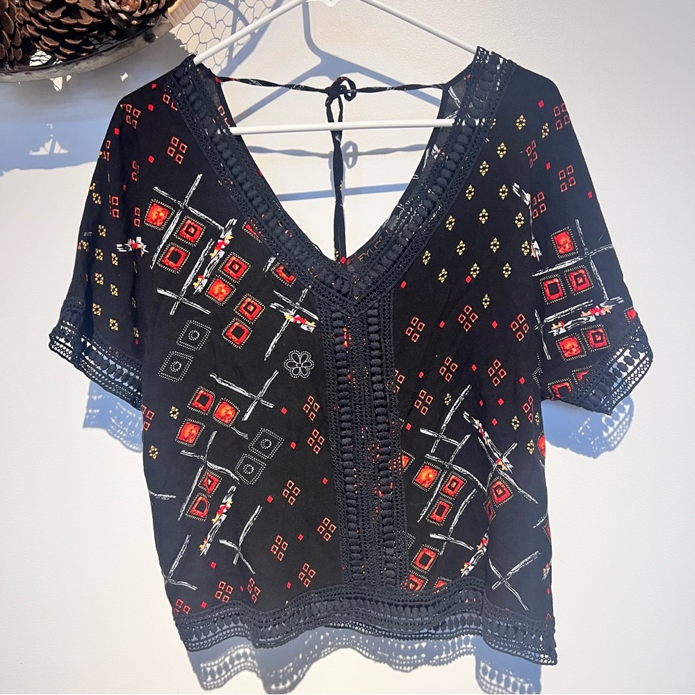 Fylo Black Red Crochet Trim with Neck Tie Boho Crop Blouse size M